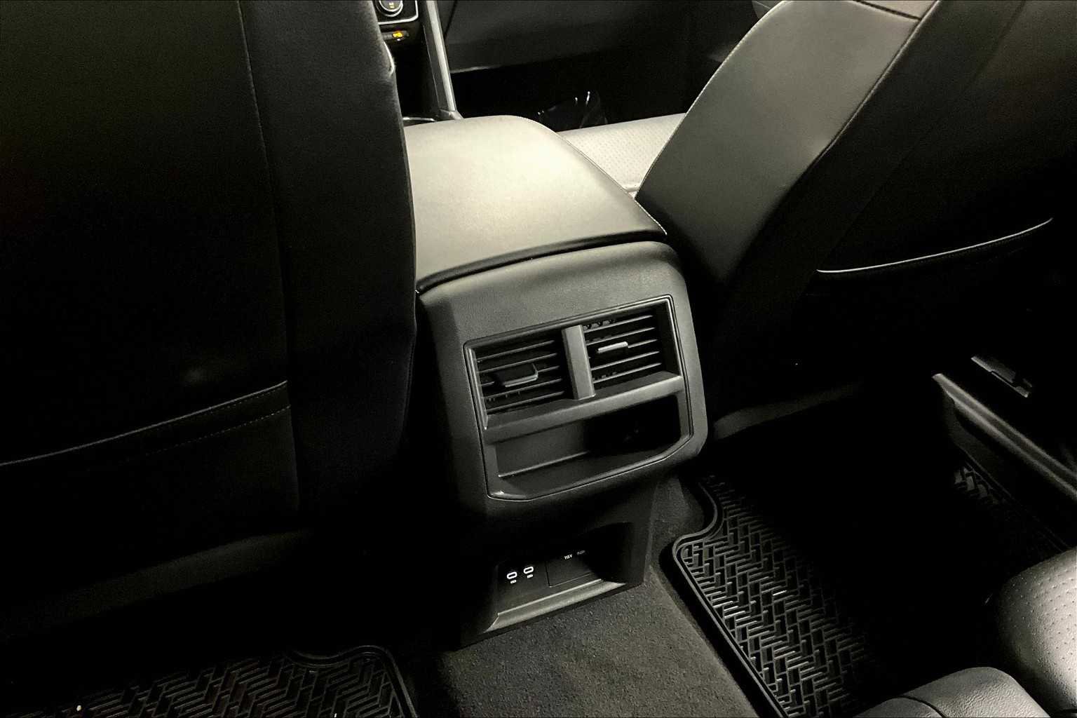 Used 2022 Volkswagen Atlas Cross Sport SE image 37