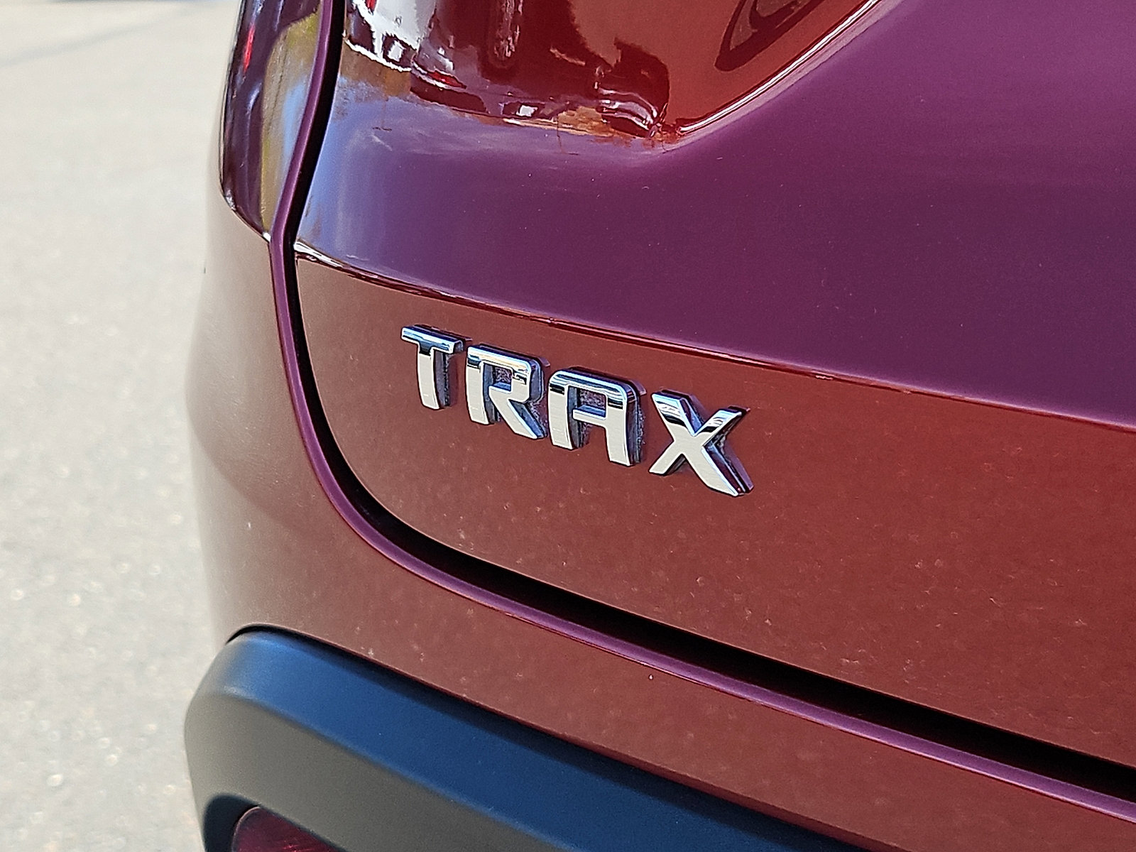 Used 2024 Chevrolet Trax LT w/ Sunroof Package FWD image 29
