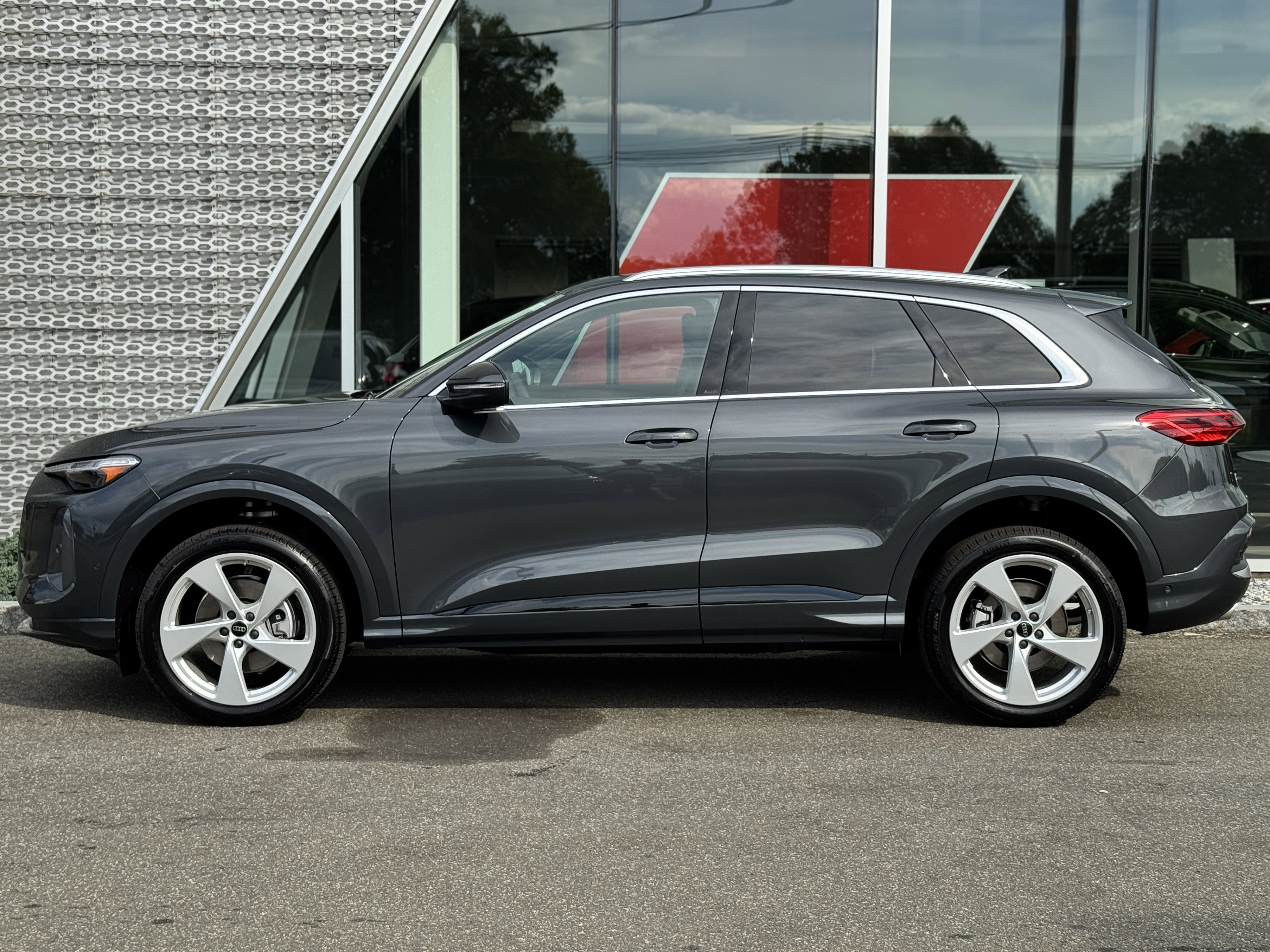 New 2025 Audi Q5 Premium Plus image 2