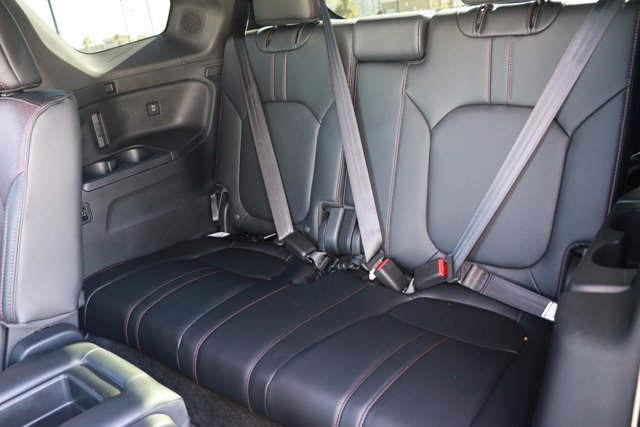 Certified 2025 Honda Pilot Black Edition image 17