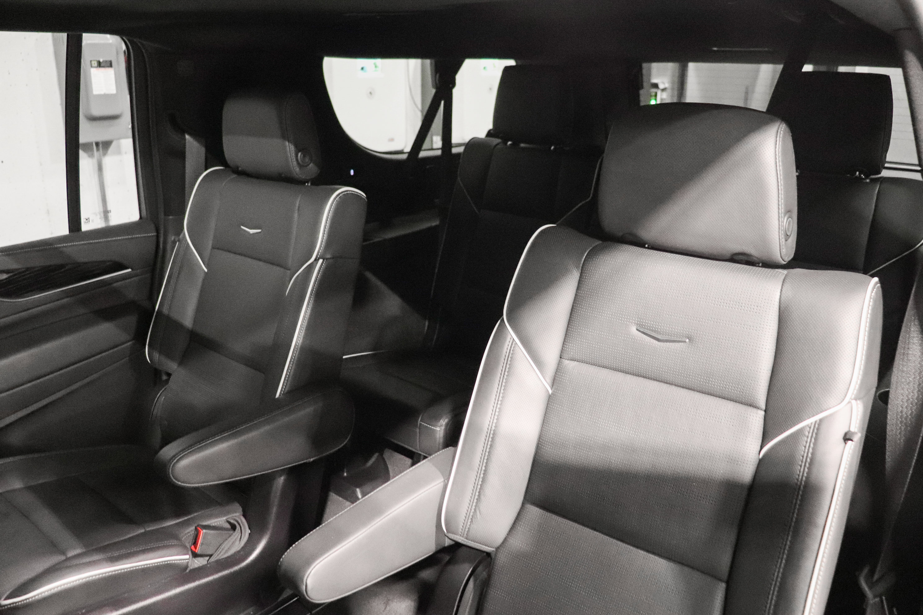 Used 2023 Cadillac Escalade ESV Sport w/ LPO, ONYX Package AWD/4WD image 20
