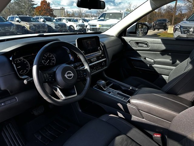 Used 2024 Nissan Pathfinder SV image 20