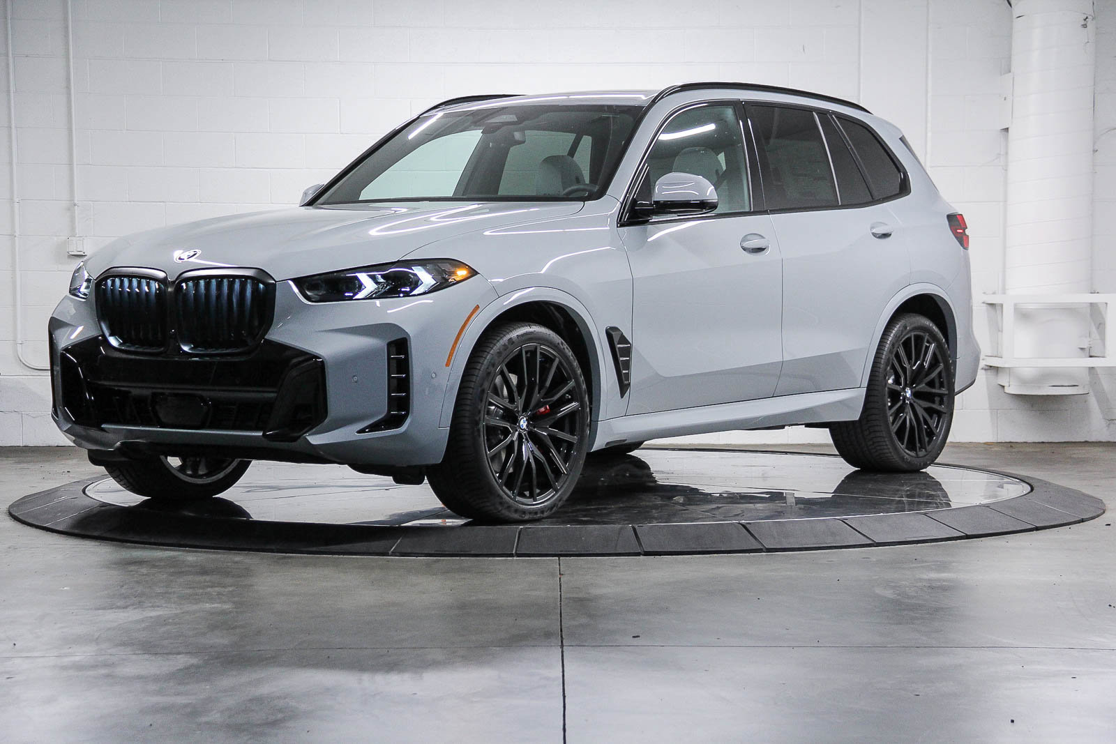 New 2026 BMW X5 xDrive40i w/ M Sport Package AWD/4WD image 3