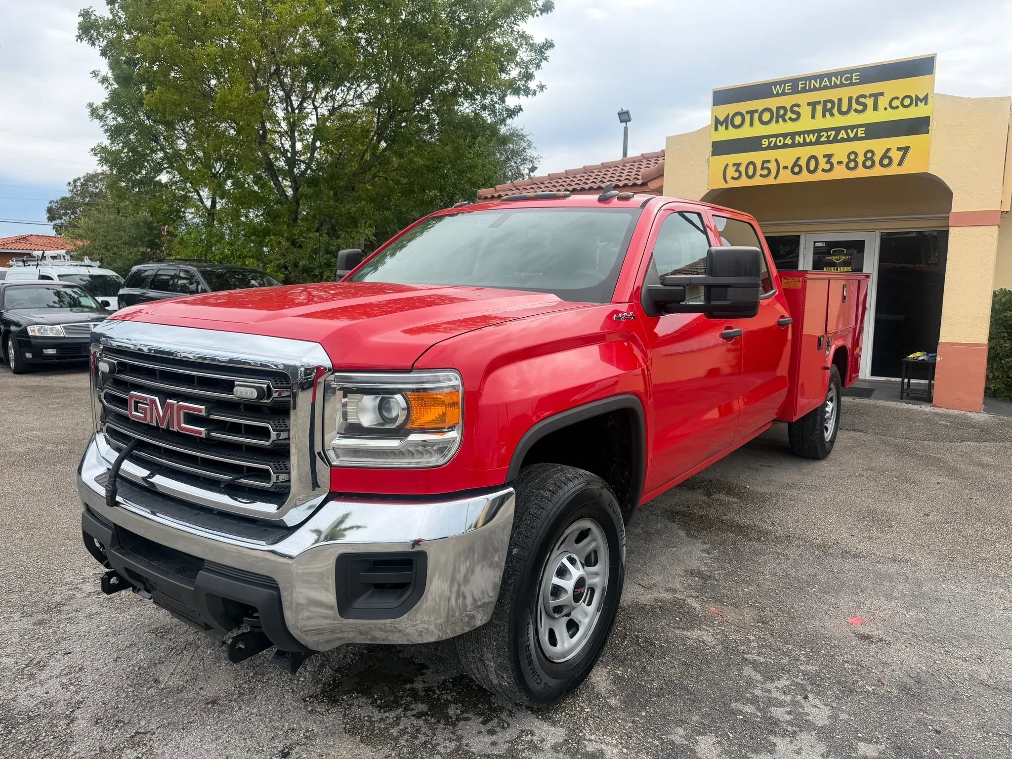 Used 2017 GMC Sierra 3500 4x4 Crew Cab w/ Snow Plow Prep Package image 2