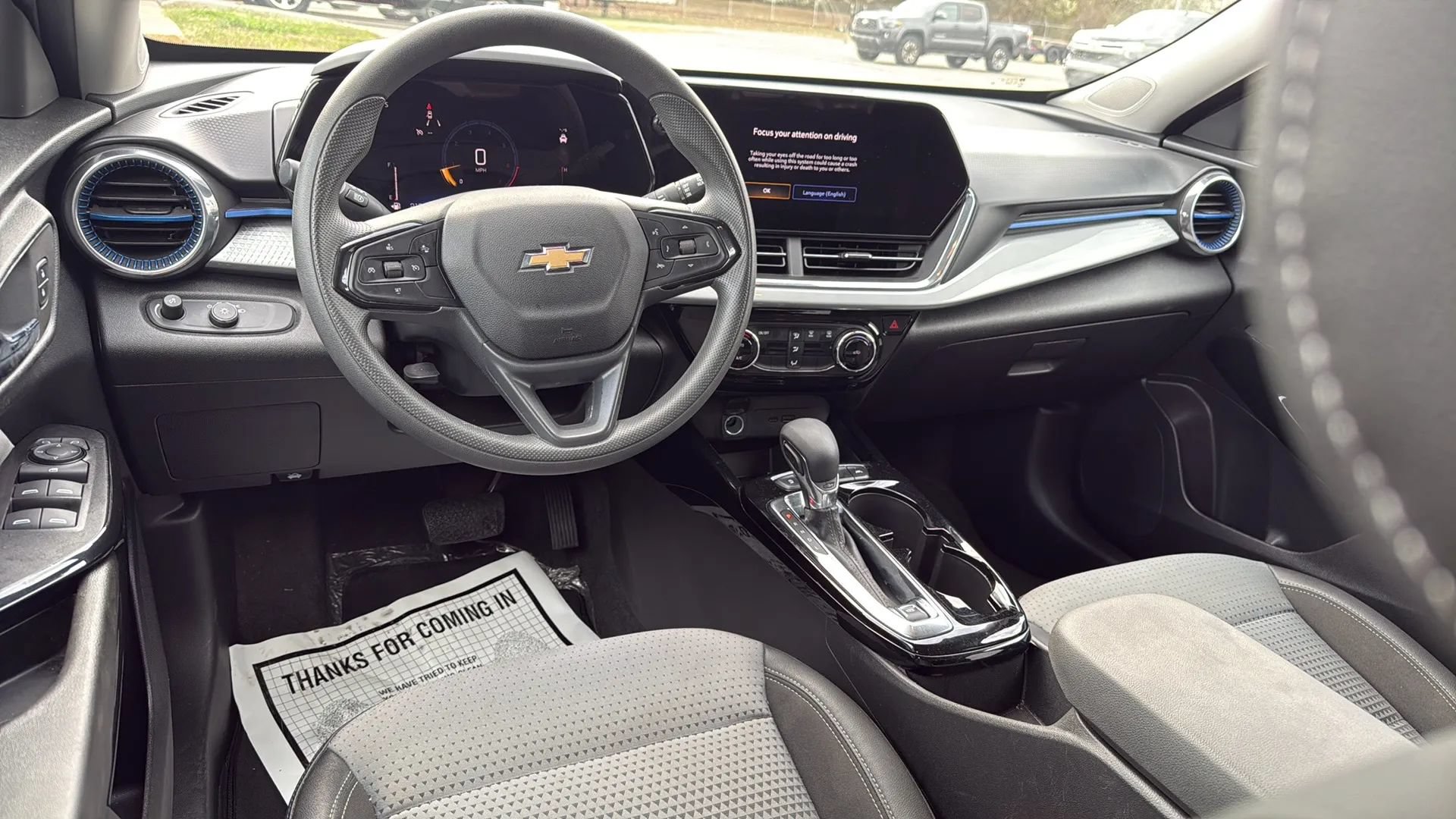 Used 2025 Chevrolet Trax LT FWD image 11