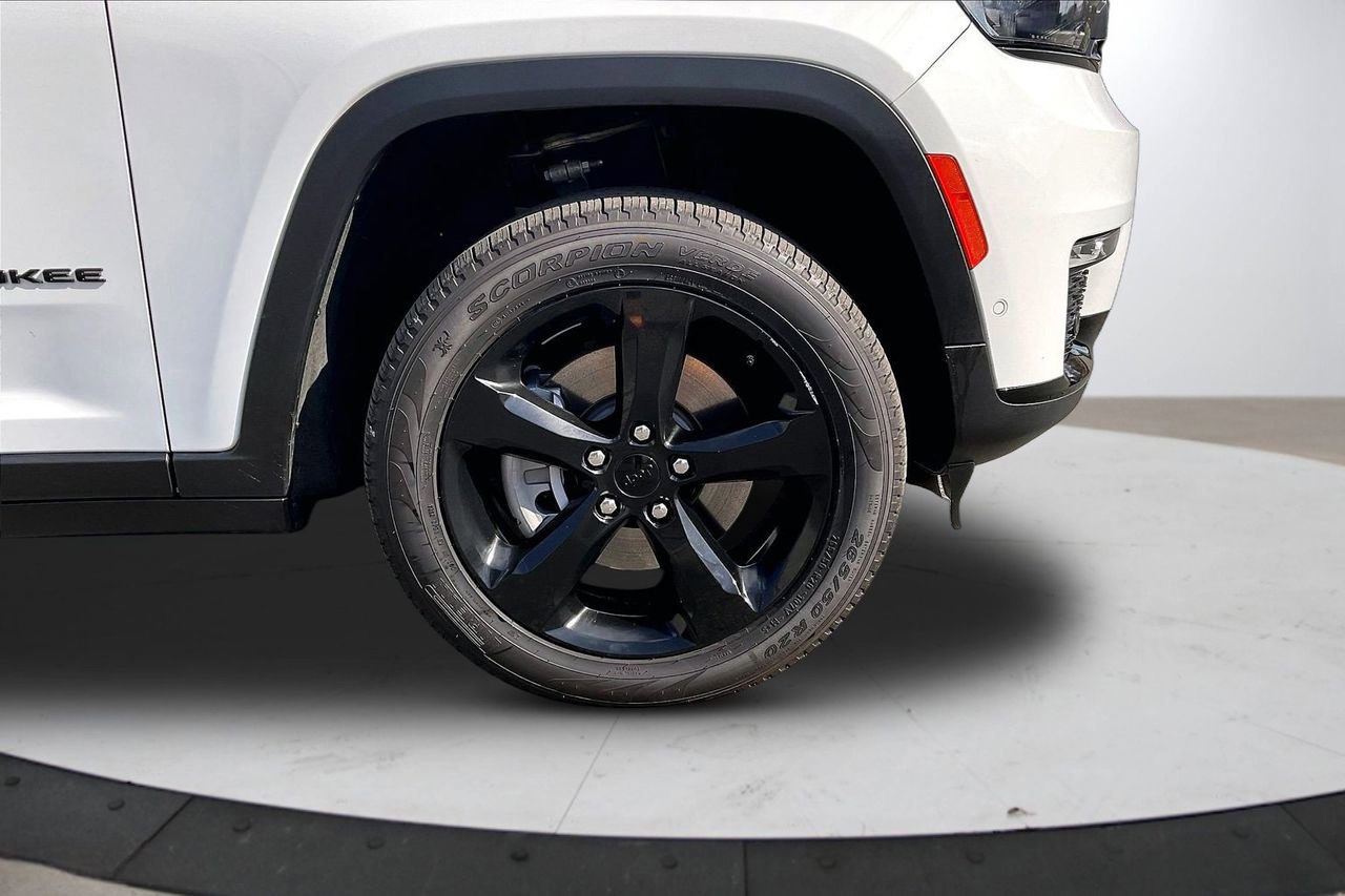 Certified 2025 Jeep Grand Cherokee L Limited w/ Luxury Tech Group II image 37