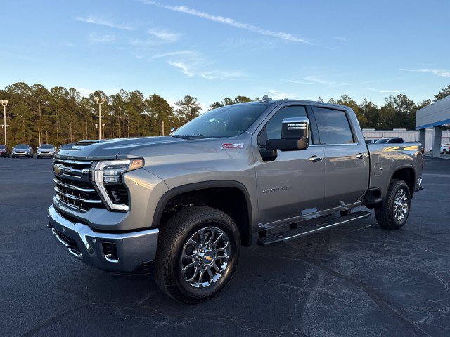 New 2026 Chevrolet Silverado 2500 LTZ w/ LTZ Premium Package AWD/4WD image 9