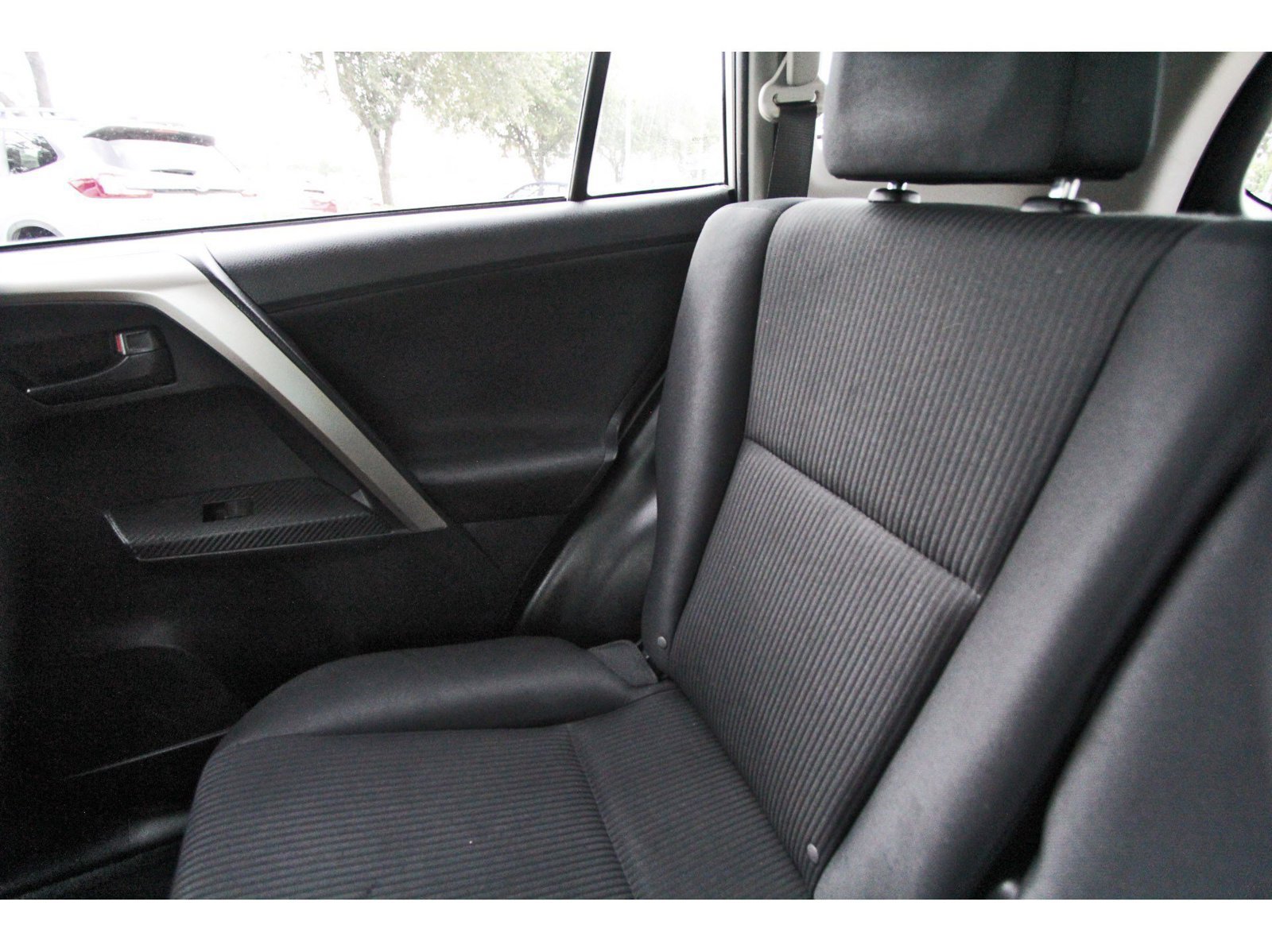 Used 2015 Toyota RAV4 LE FWD image 11