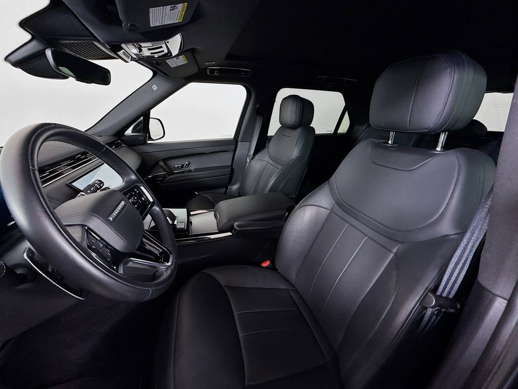 Used 2025 Land Rover Range Rover Sport SE image 11