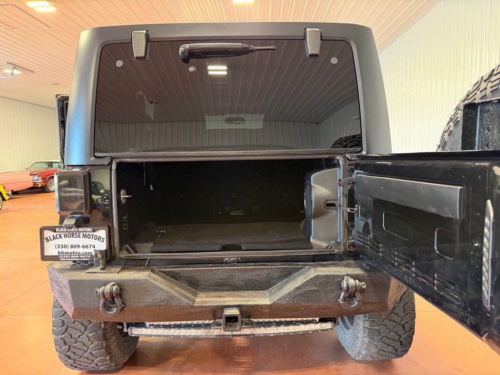 Used 2014 Jeep Wrangler Unlimited Sahara image 27