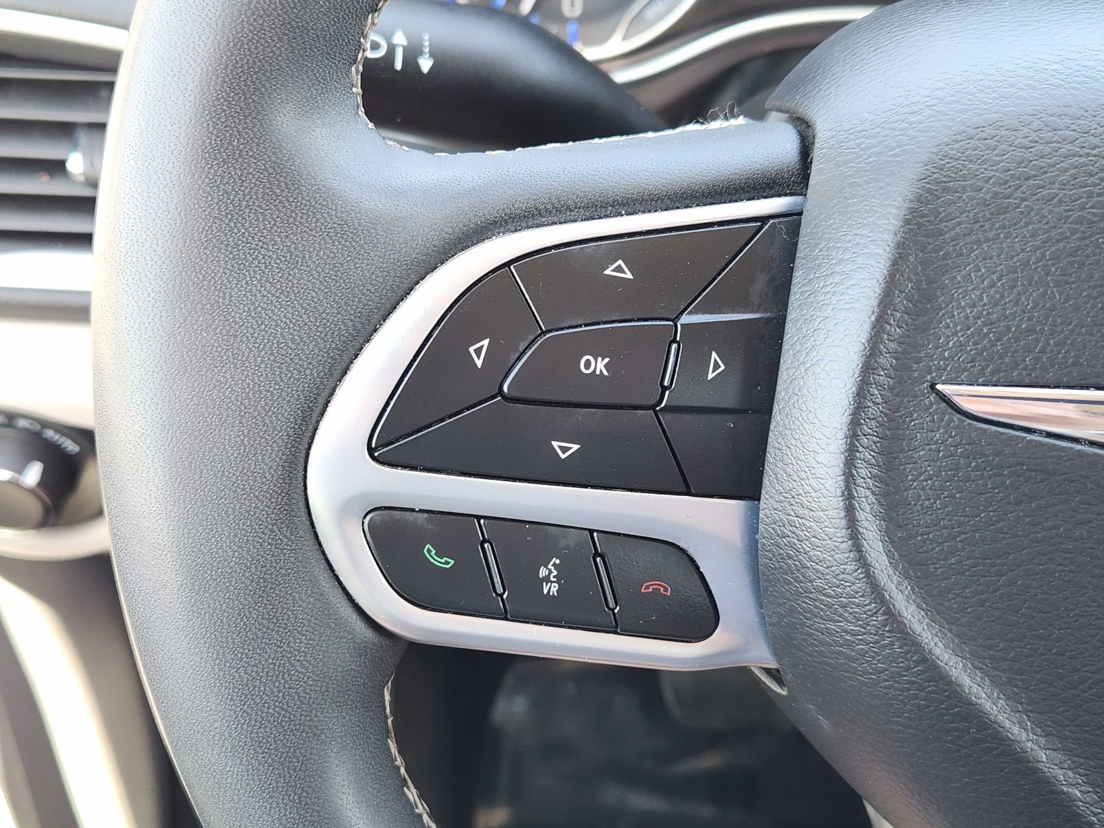 Used 2023 Chrysler Voyager LX image 35