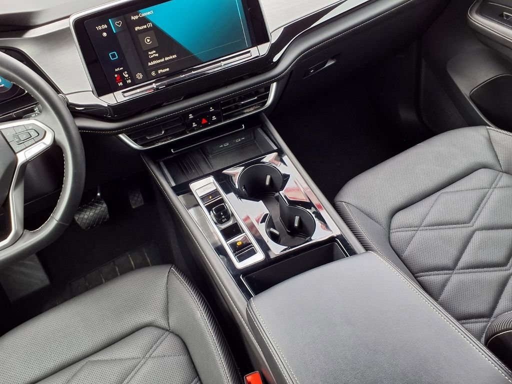 Used 2025 Volkswagen Atlas Cross Sport SE image 10