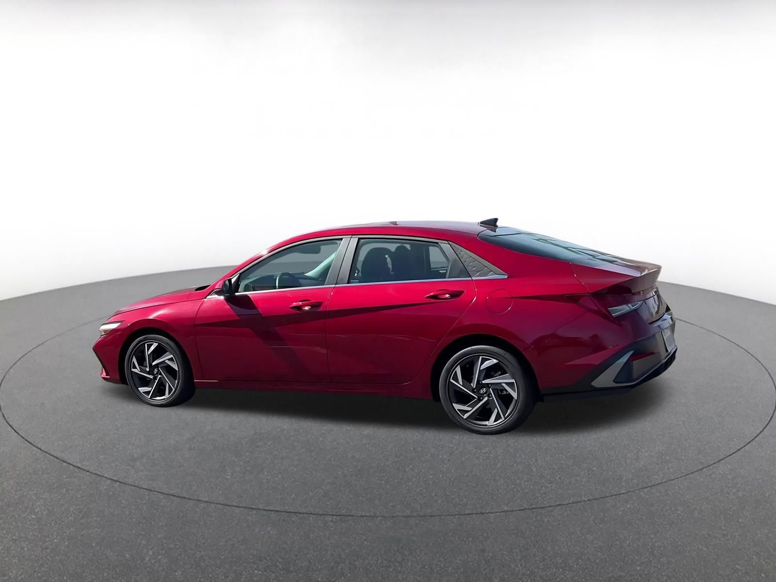 Used 2025 Hyundai Elantra Limited image 10