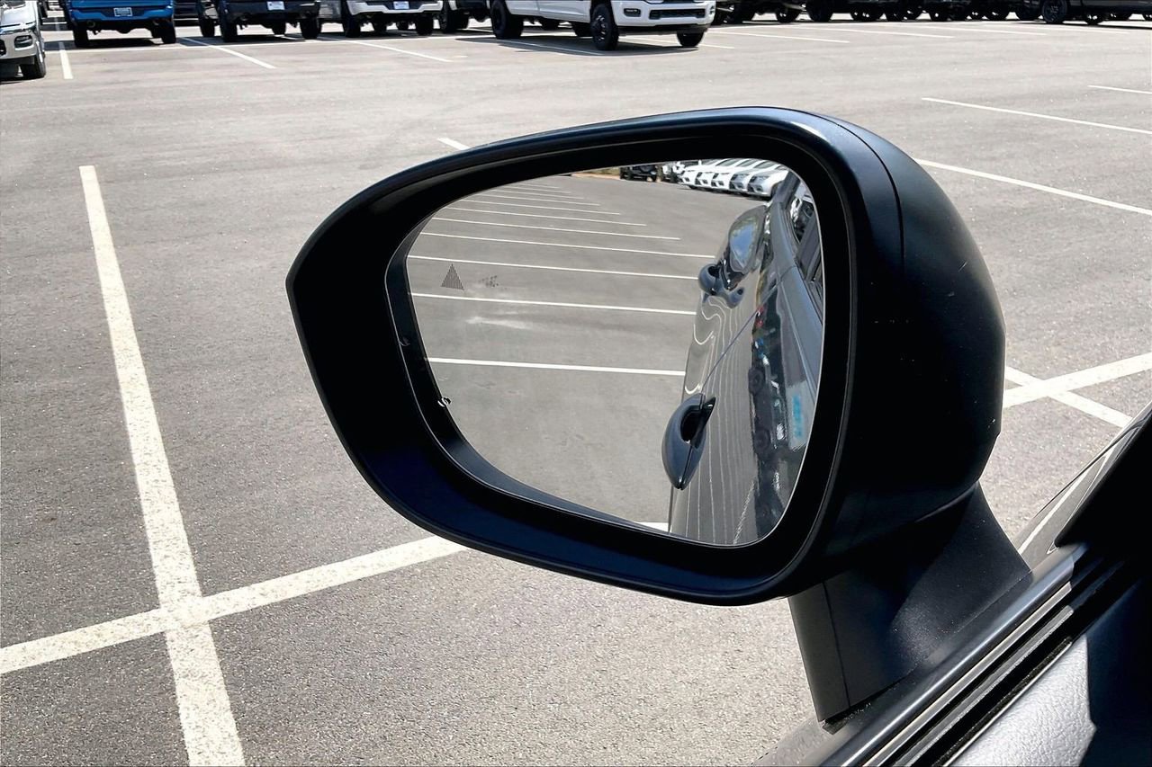 Used 2024 Nissan Rogue S image 28