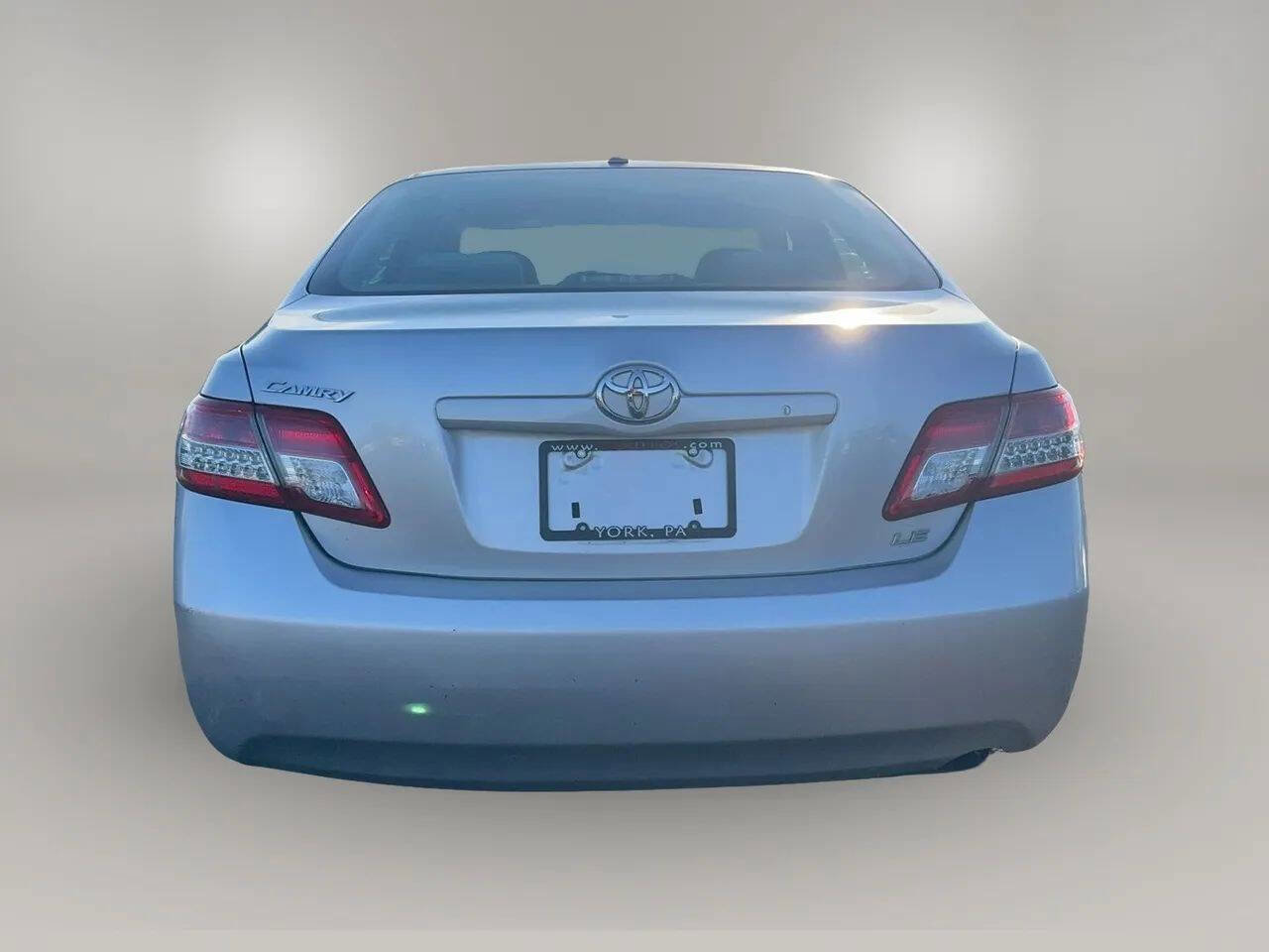 Used 2011 Toyota Camry LE image 5