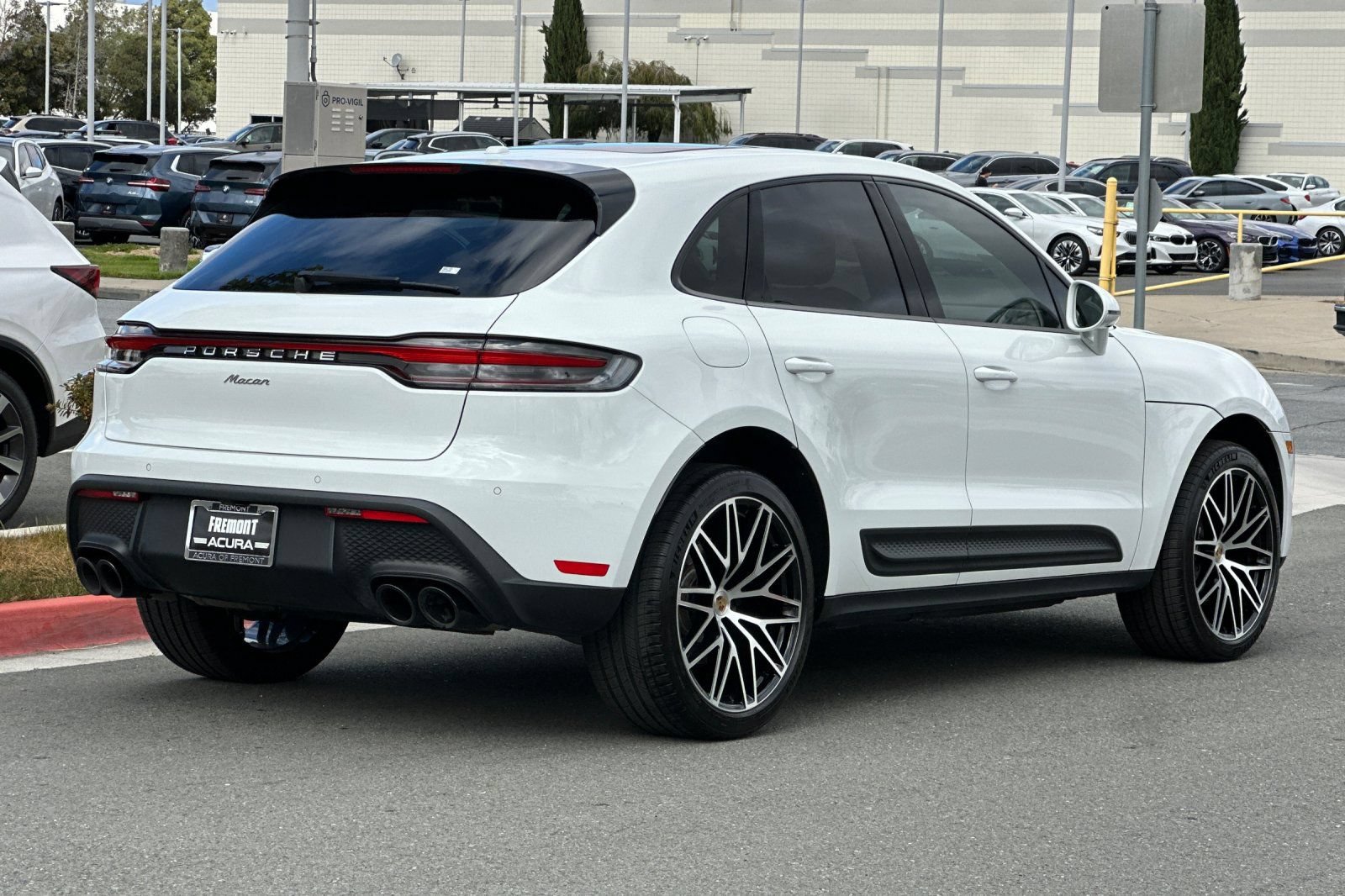 Used 2023 Porsche Macan Turbo AWD/4WD image 4