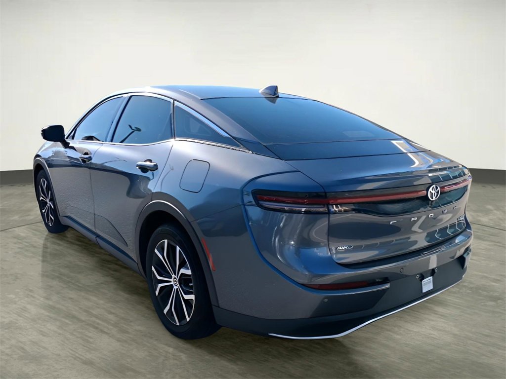 Used 2023 Toyota Crown XLE image 3