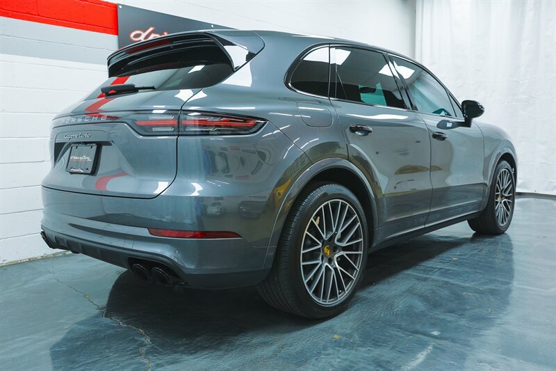Used 2020 Porsche Cayenne Turbo AWD/4WD image 28