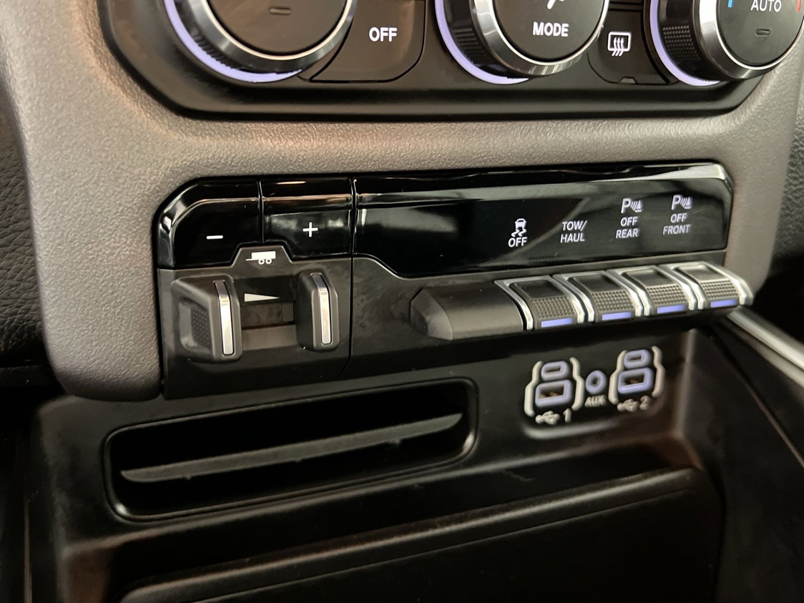 Used 2022 RAM 1500 Big Horn AWD/4WD image 32