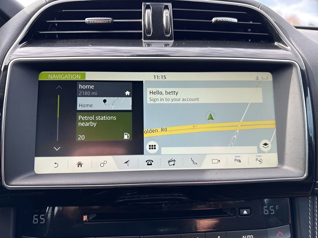 Used 2018 Jaguar F-PACE S image 22