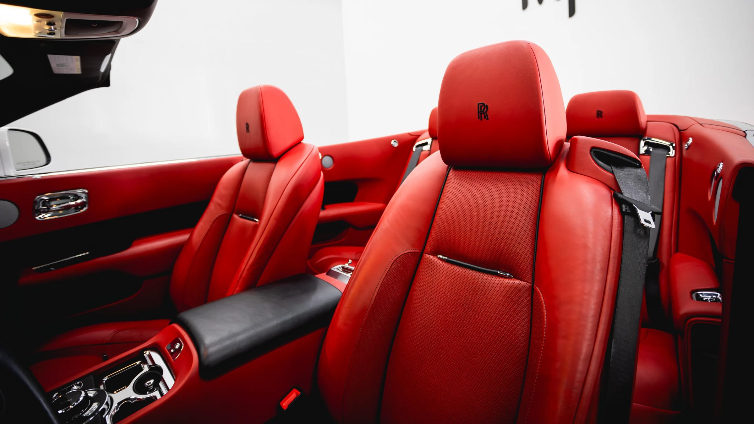 Used 2017 Rolls-Royce Dawn RWD image 48