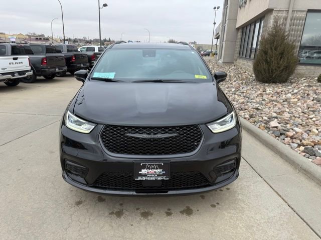 New 2026 Chrysler Pacifica Select w/ S Appearance Package AWD/4WD image 2