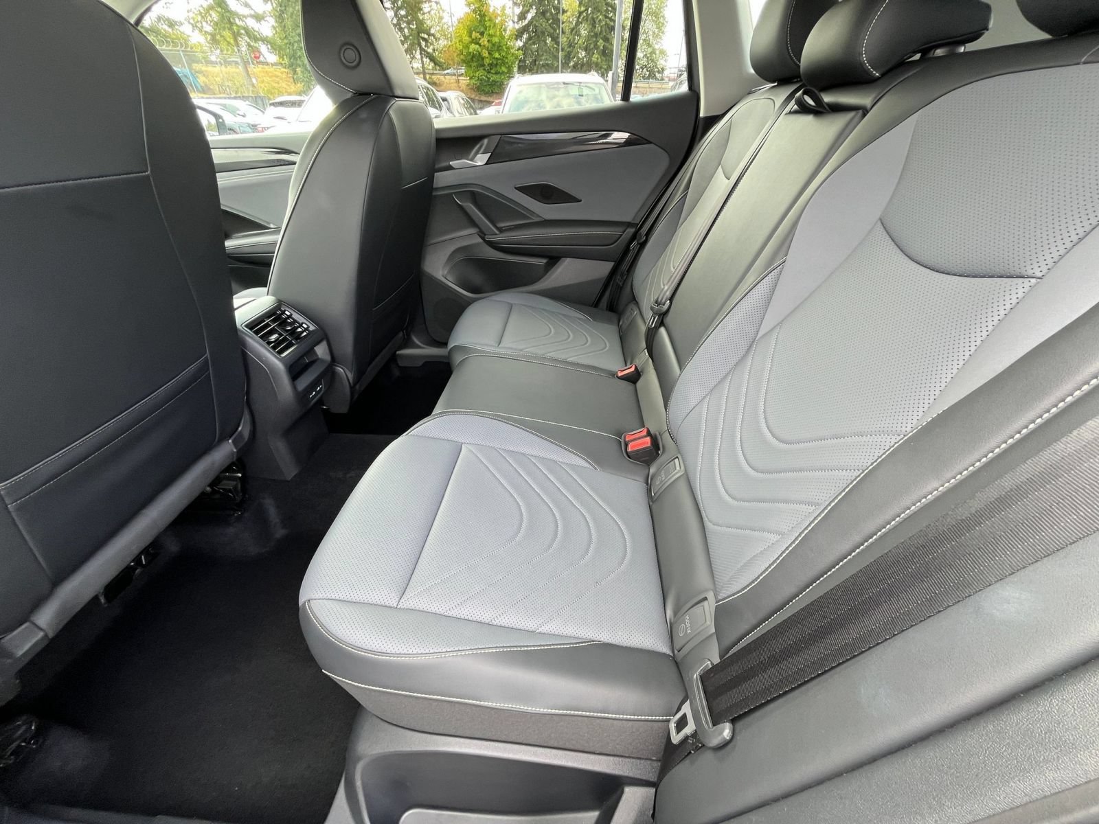 Used 2026 Volkswagen Tiguan SE AWD/4WD image 27