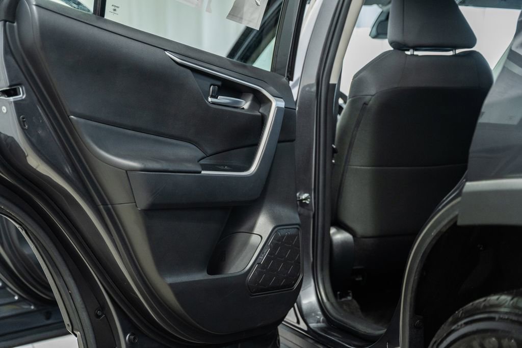 Used 2025 Toyota RAV4 XLE image 32