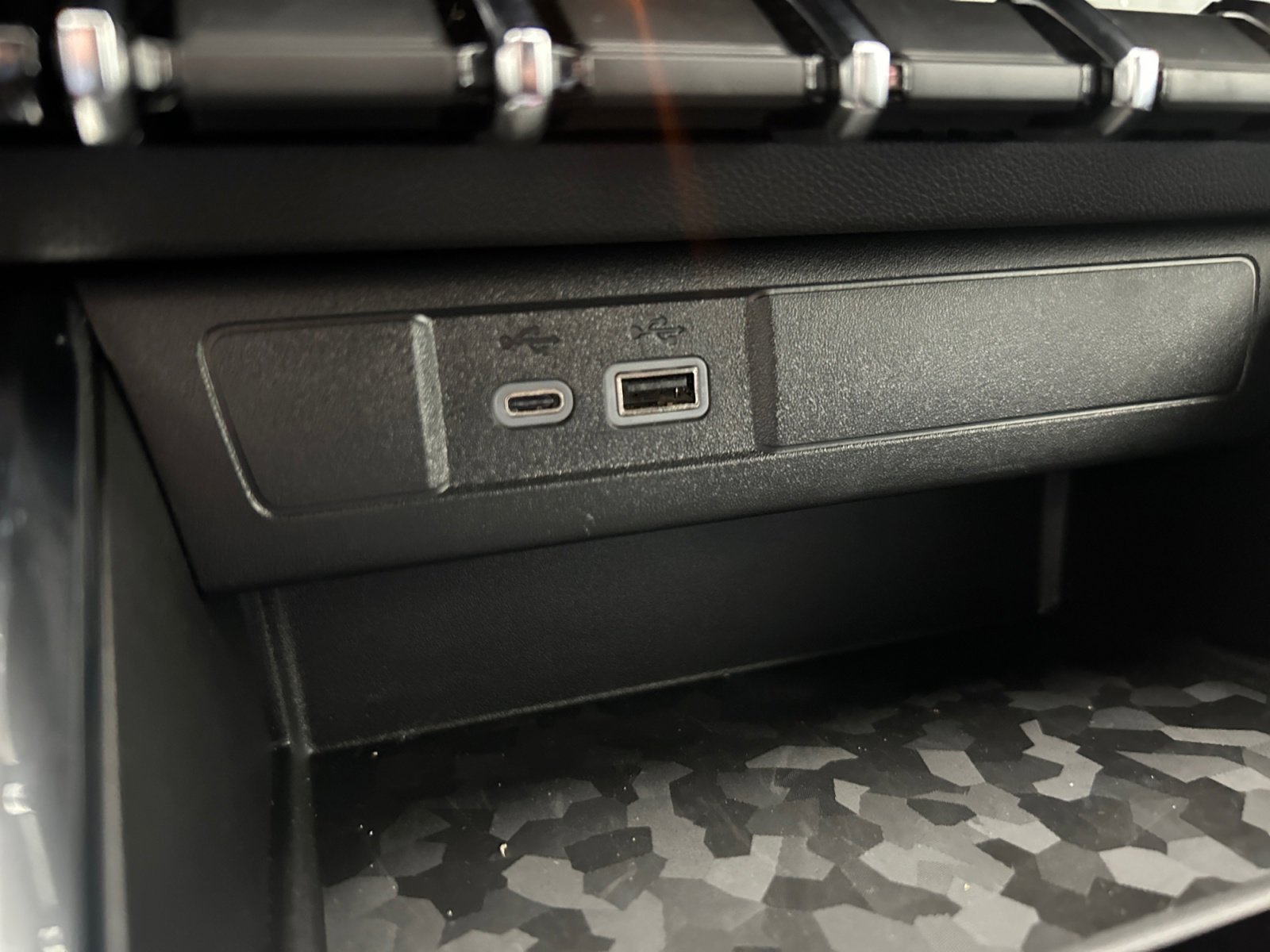 New 2026 GMC Canyon Elevation w/ Convenience Package image 15