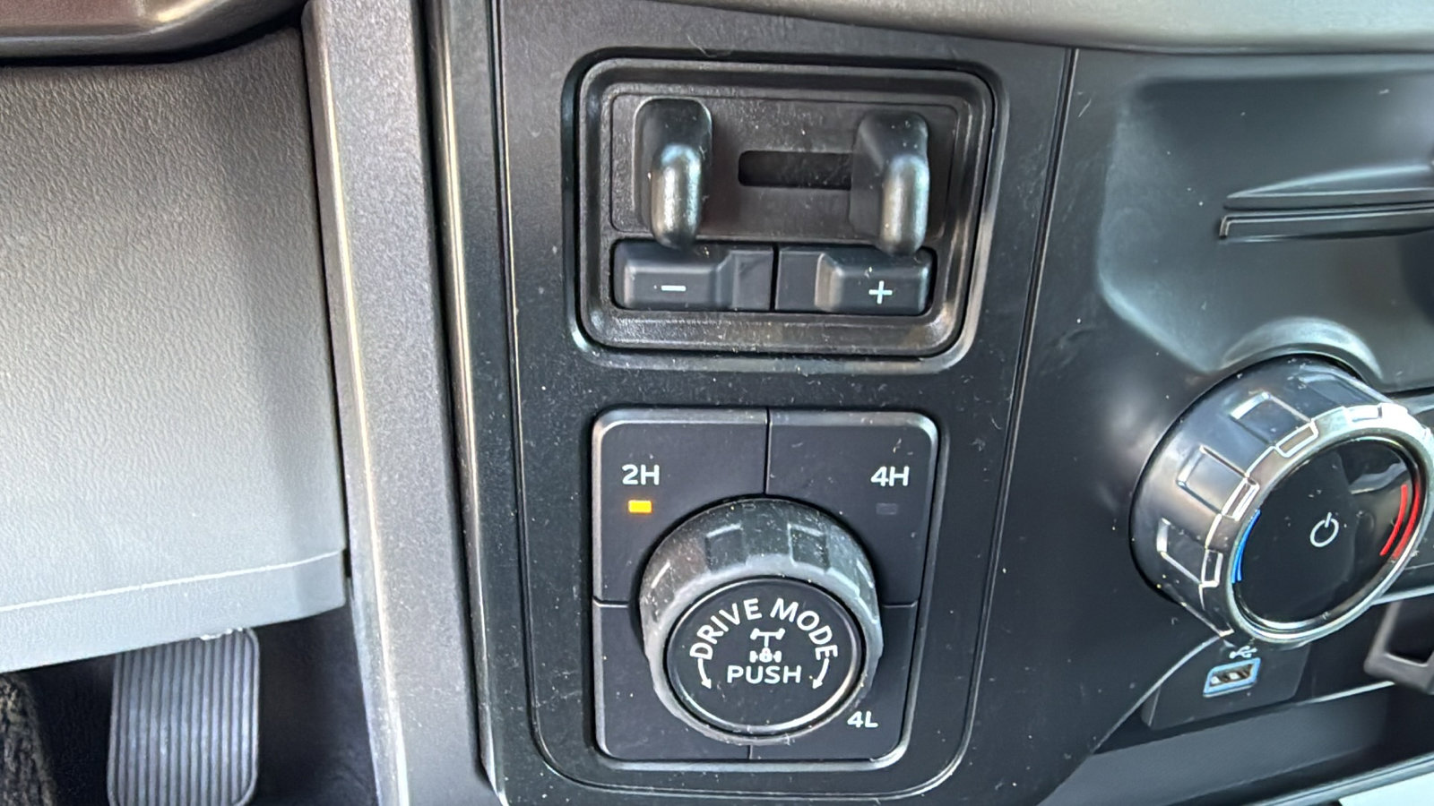 Used 2024 Ford F150 XLT w/ Tow/Haul Package AWD/4WD image 15