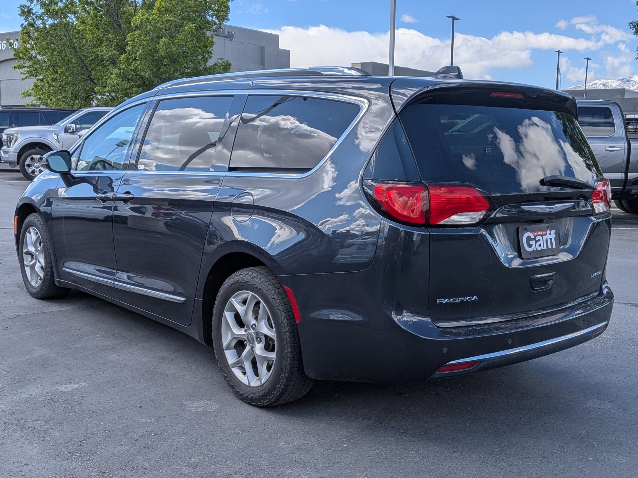 Used 2020 Chrysler Pacifica Limited FWD image 8