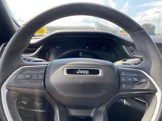 Used 2023 Jeep Grand Cherokee L Laredo AWD/4WD image 17
