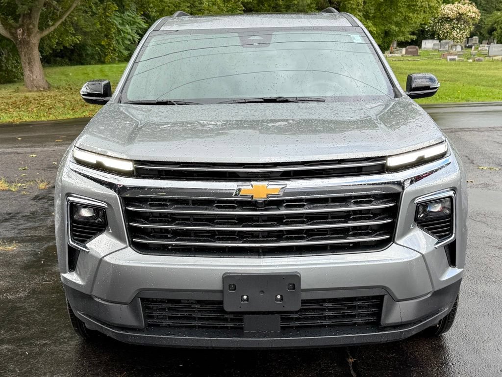 New 2027 Chevrolet Traverse LT w/ Sun and Wheel Package AWD/4WD image 2