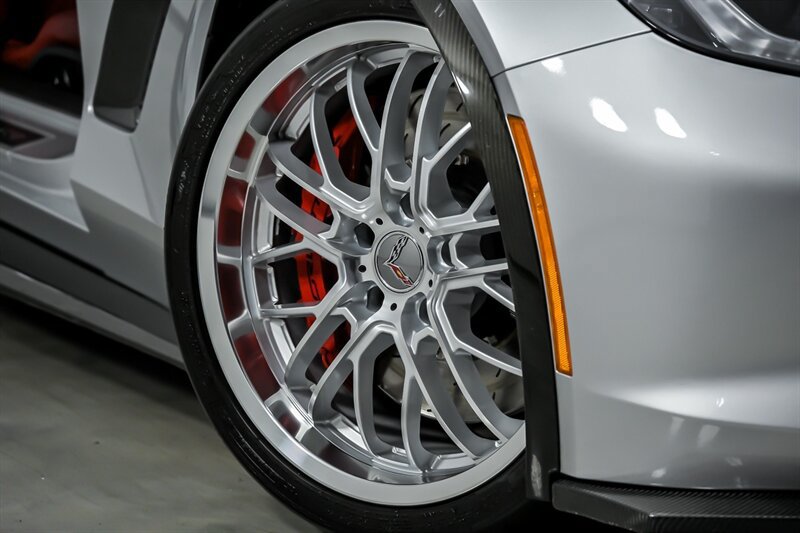 Used 2015 Chevrolet Corvette Z06 w/ 3LZ Preferred Equipment Group RWD image 3