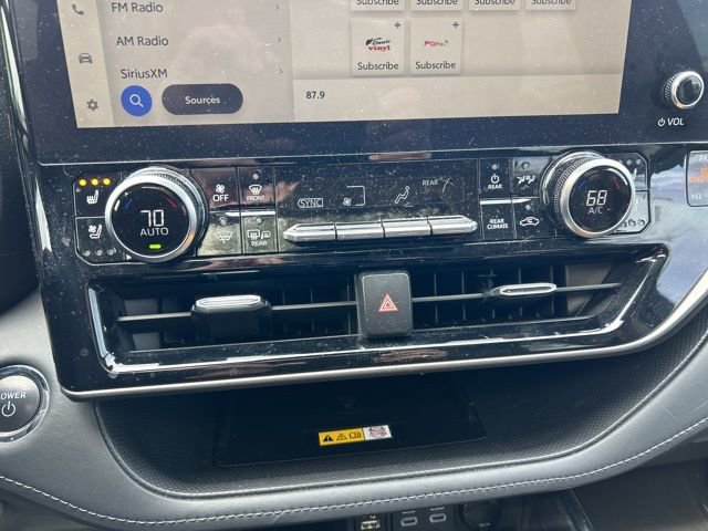 Used 2023 Toyota Highlander Limited image 18