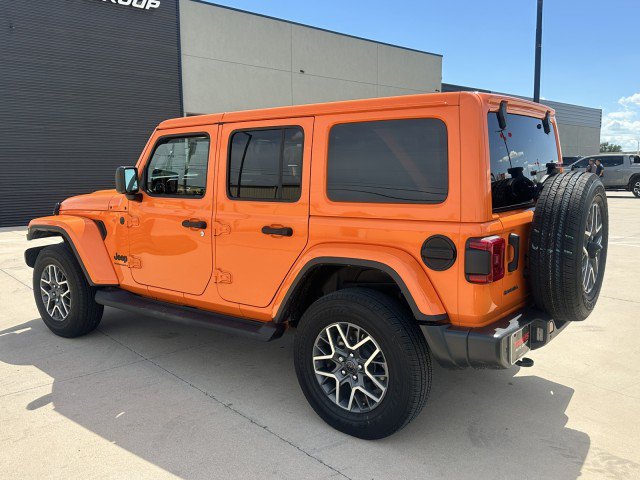 Used 2025 Jeep Wrangler Unlimited Sahara AWD/4WD image 9