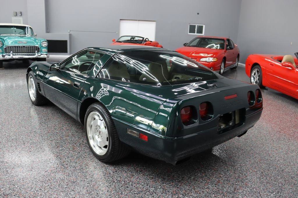 Used 1995 Chevrolet Corvette Coupe RWD image 3