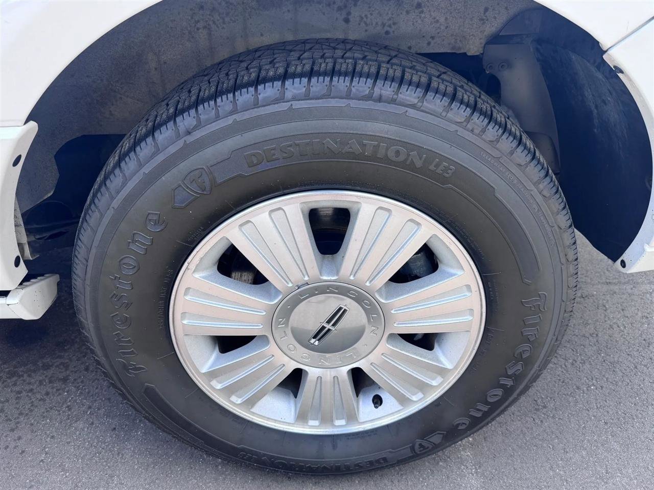 Used 2014 Lincoln Navigator 4WD w/ Equipment Group 101A image 14