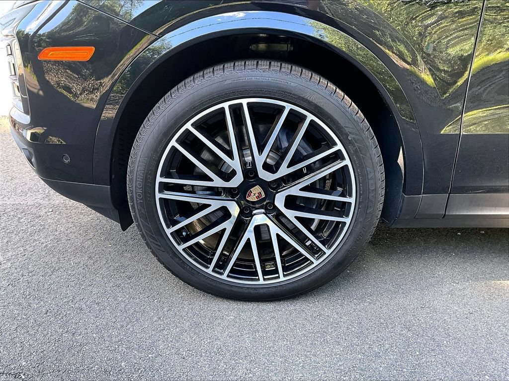 Certified 2026 Porsche Cayenne E-Hybrid Coupe AWD/4WD image 14