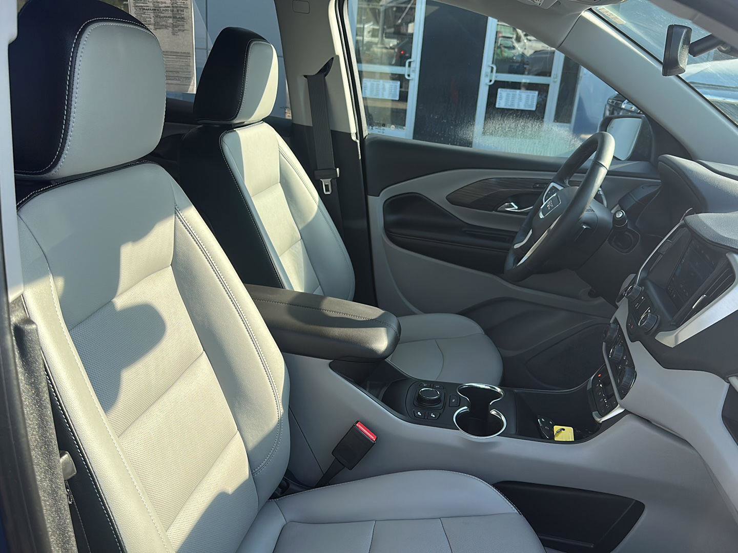 Used 2024 GMC Terrain SLT w/ Tech Package image 6