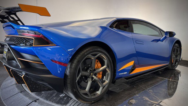 Used 2021 Lamborghini Huracan EVO RWD image 30