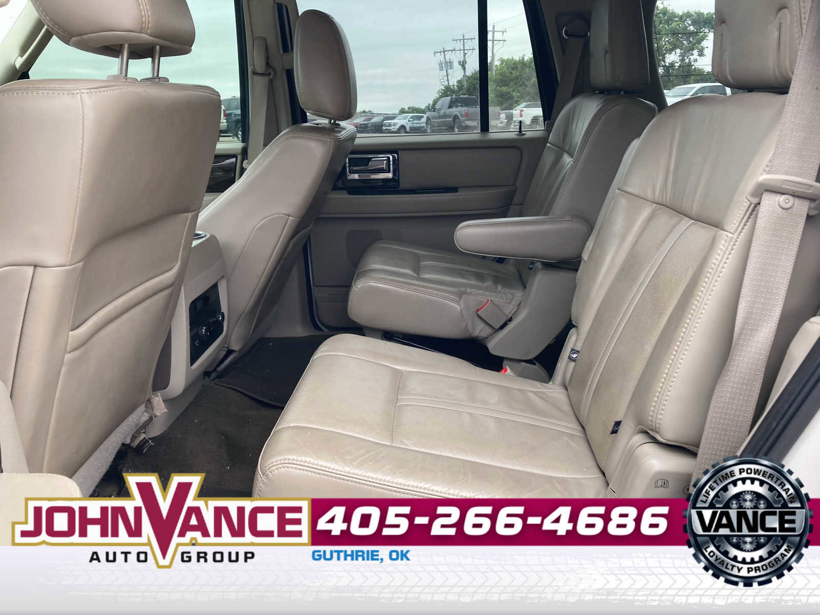 Used 2015 Lincoln Navigator 4WD image 4