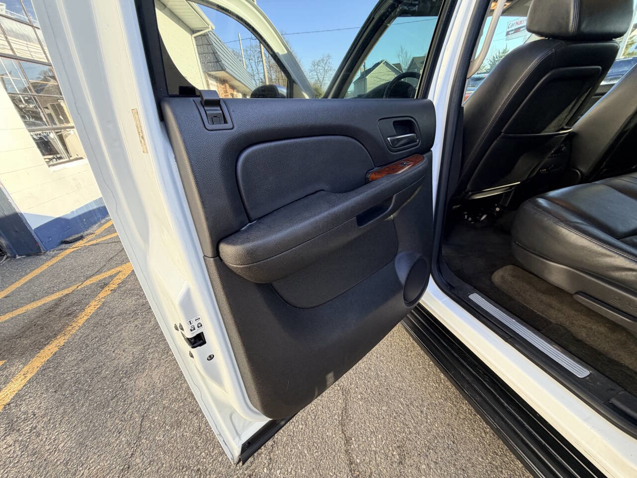 Used 2009 Chevrolet Suburban LTZ image 27