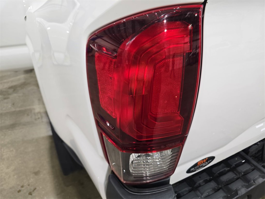 Used 2018 Toyota Tacoma SR image 28