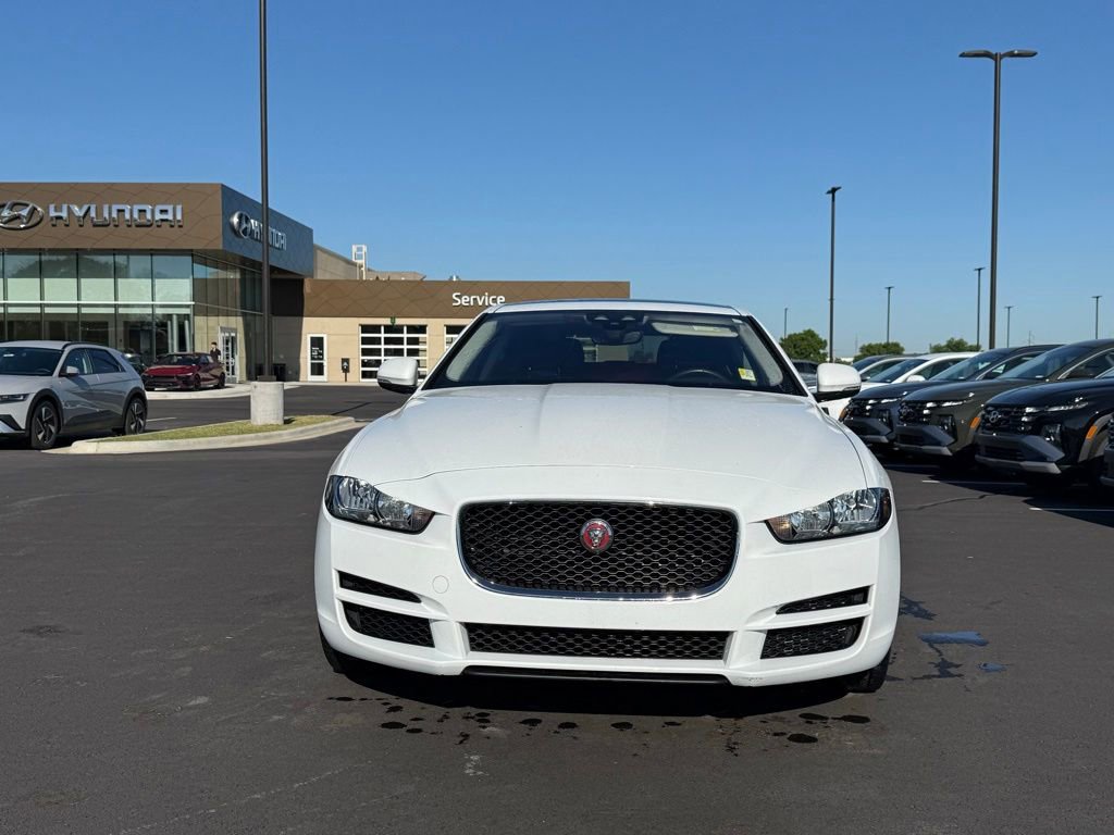 Used 2019 Jaguar XE Premium RWD image 2