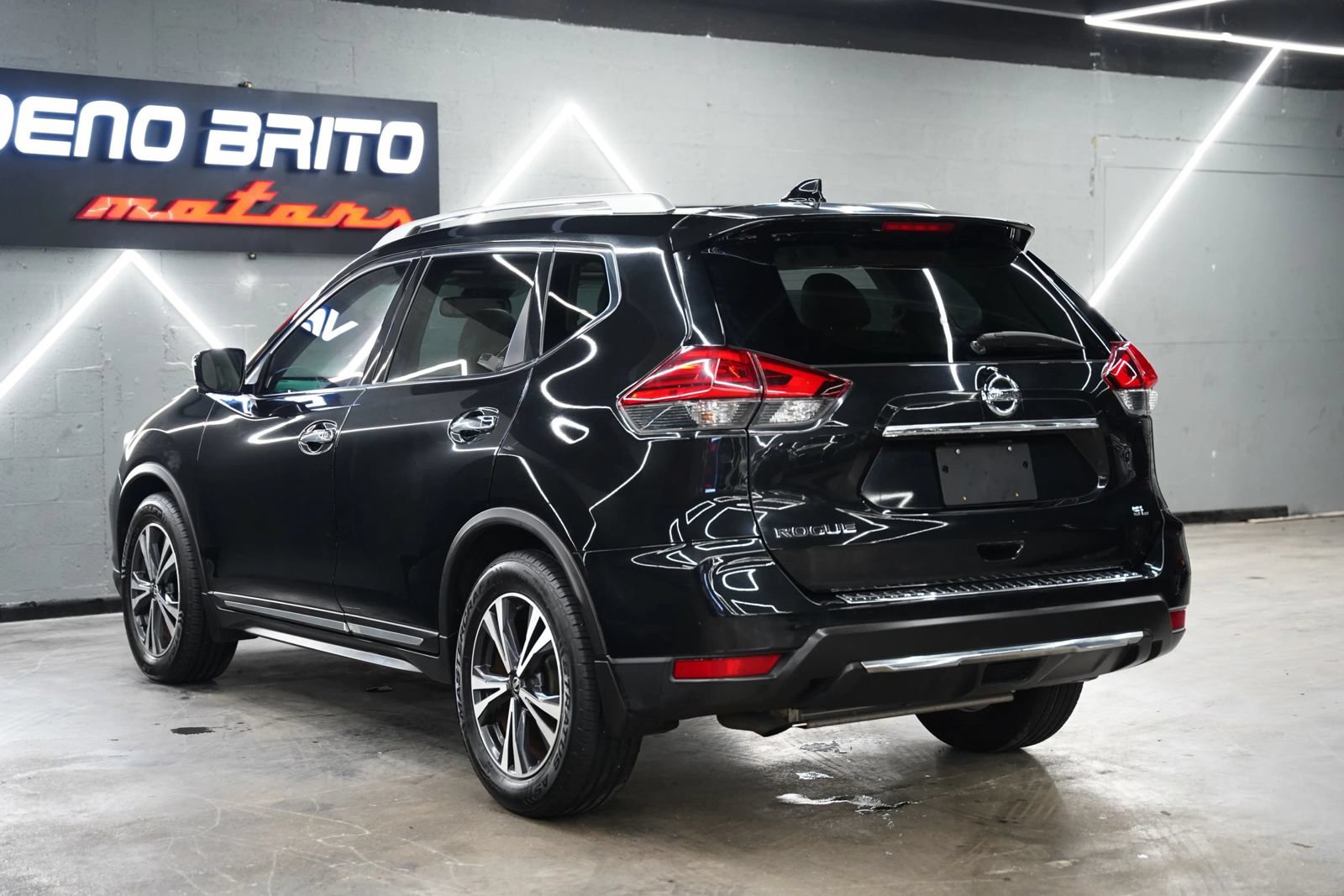 Used 2017 Nissan Rogue SL w/ SL Premium Package FWD image 21