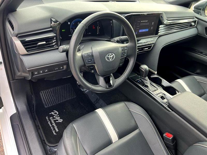 Used 2025 Toyota Camry SE image 12