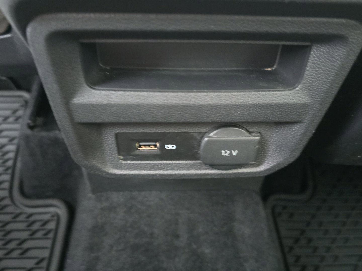 Used 2020 Volkswagen Tiguan SE image 11