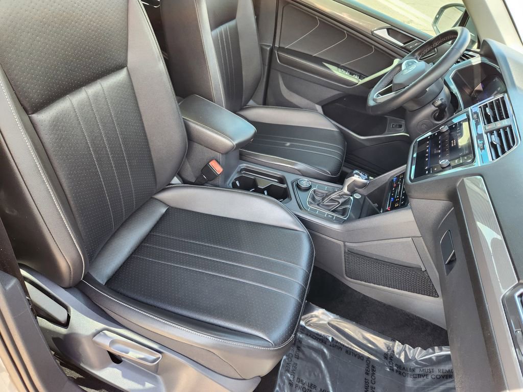 Used 2022 Volkswagen Tiguan SE AWD/4WD image 11