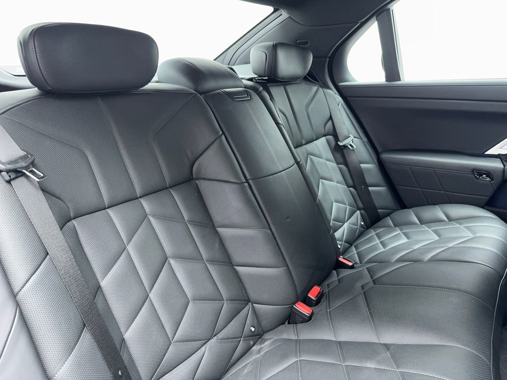 Used 2025 BMW 740i w/ Premium Package image 45